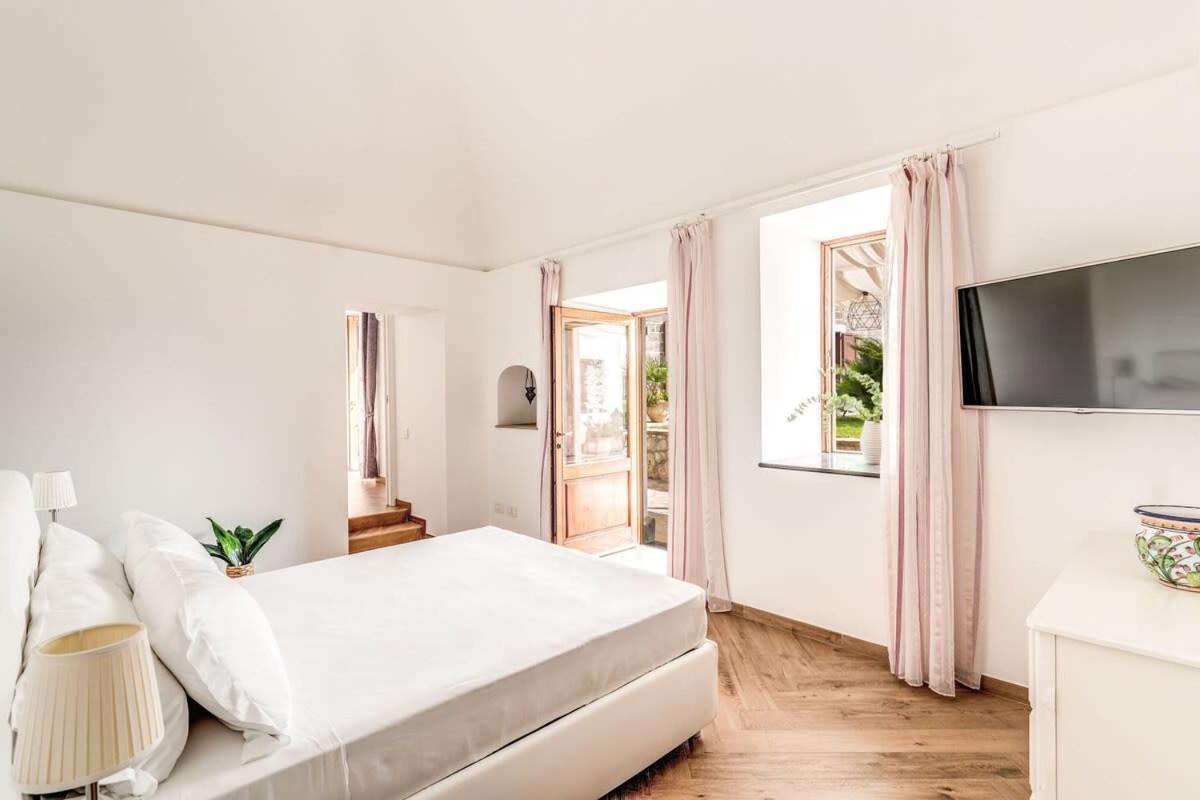 Villa Mimosa Rustic Elegance Views & Pool Масса-Лубренсе Екстер'єр фото