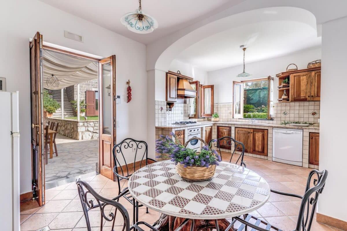 Villa Mimosa Rustic Elegance Views & Pool Масса-Лубренсе Екстер'єр фото